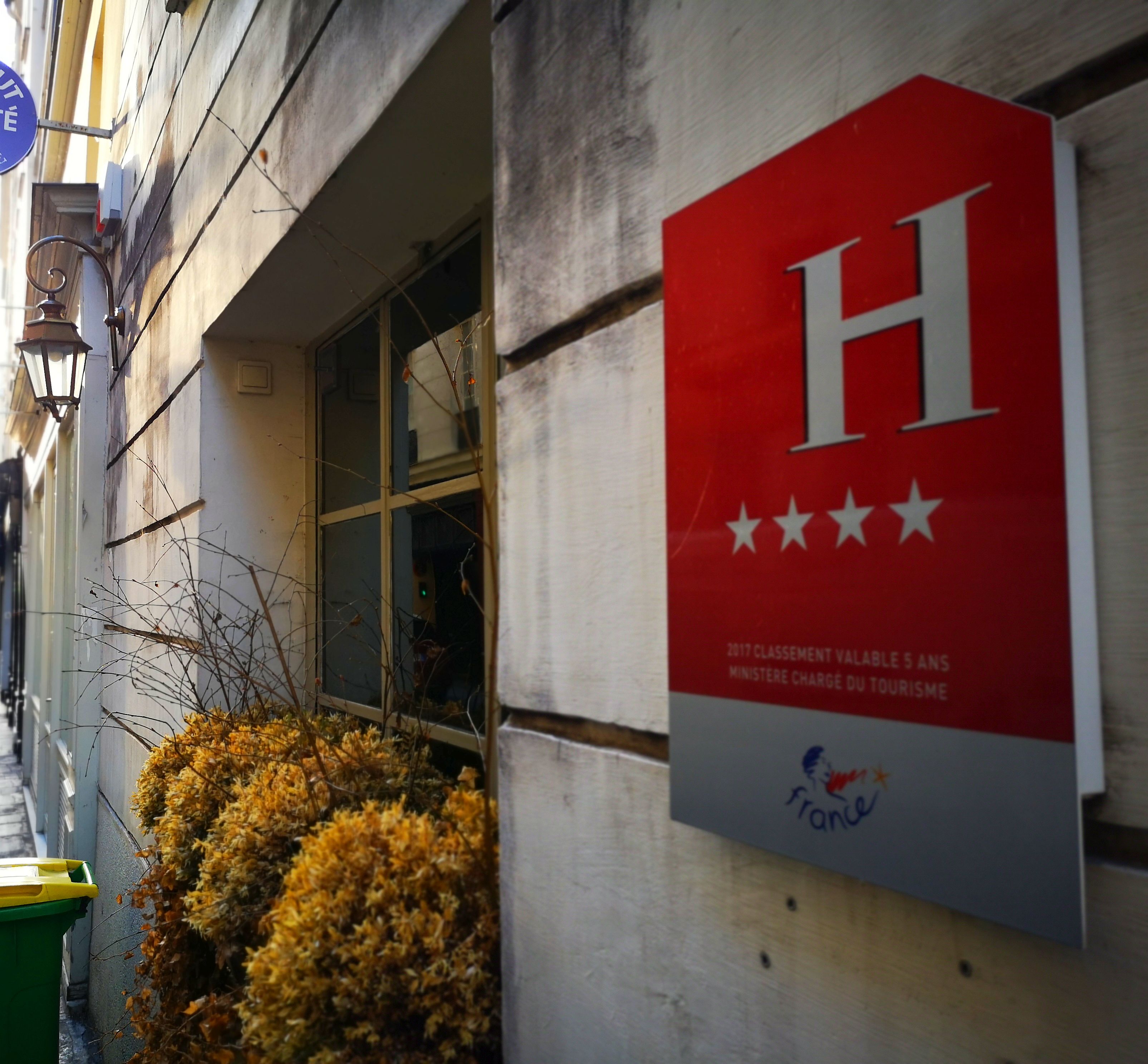 FONDS DE COMMERCE D'HOTELS ET HEBERGEMENTS SIMILAIRES